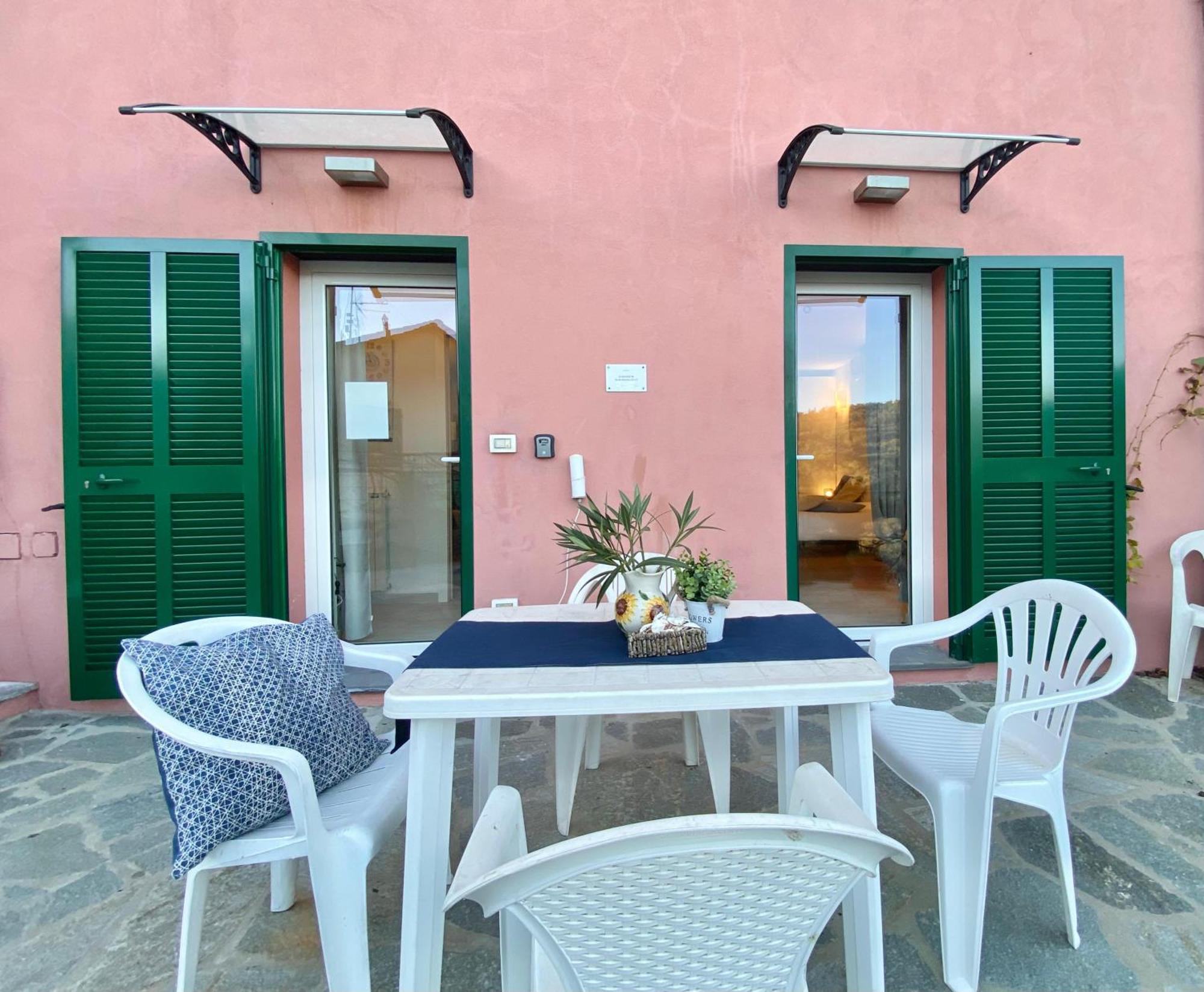 Alla Casa Rosa, Peaceful Apartment Surrounded By Greenery With Free Parking, Wifi & Air Conditioning Rapallo Exterior photo